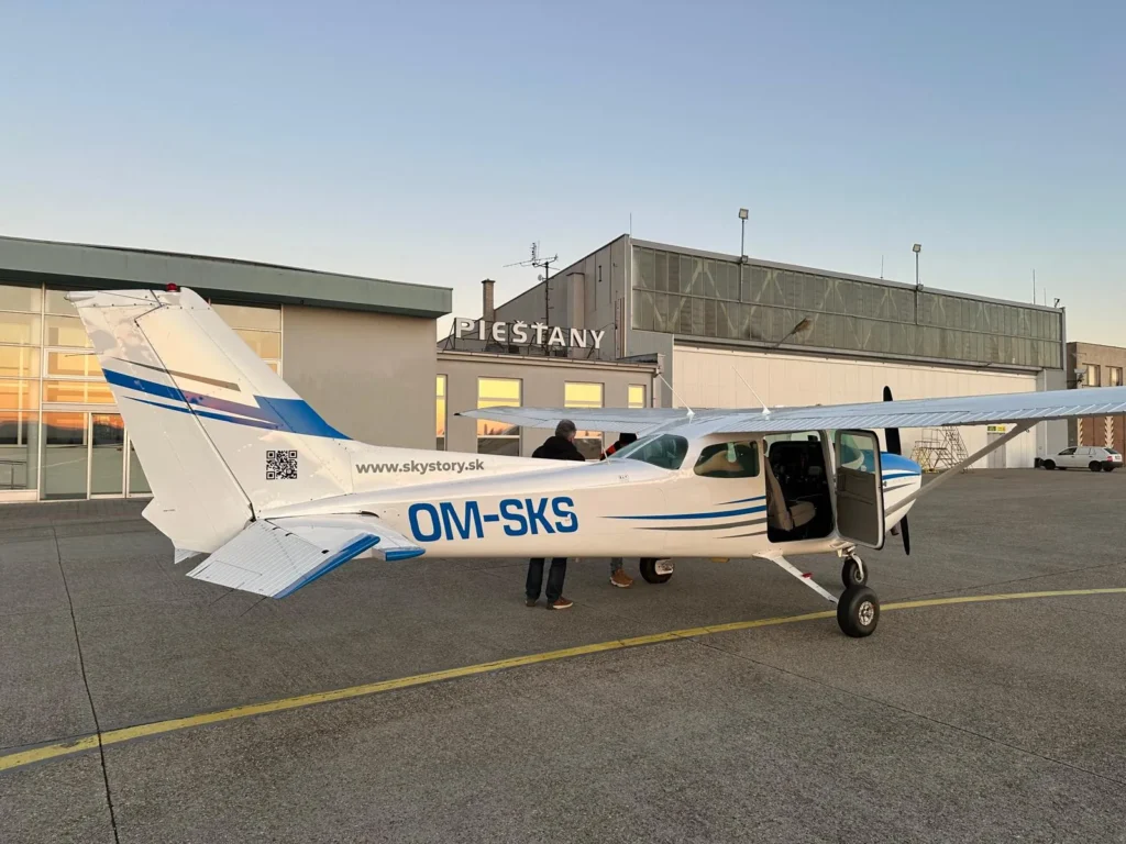 VFR Noc so Sky Story ATO